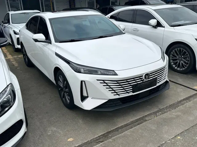 Changan Eado — Фото автомобиля 3