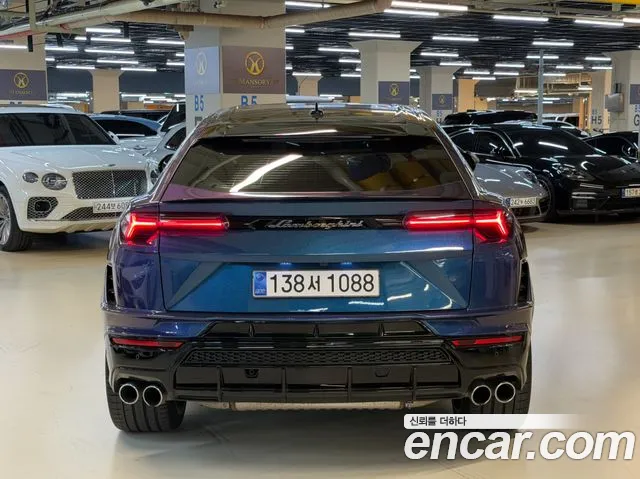 Lamborghini Urus — Фото автомобиля 4