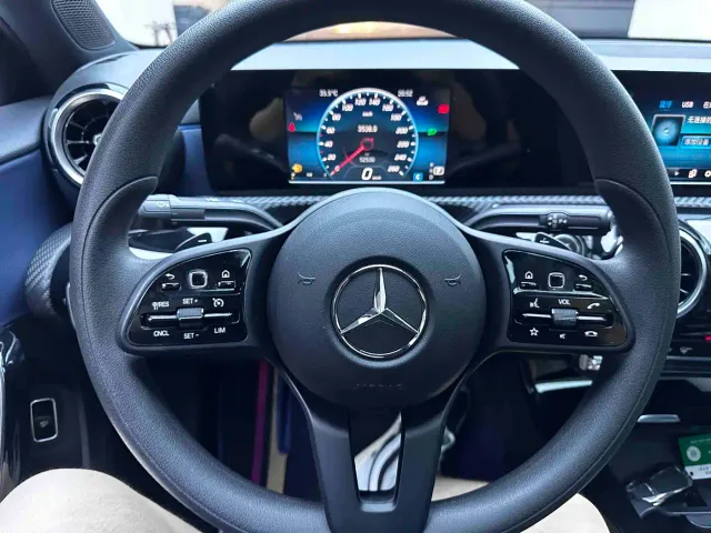 Mercedes-Benz A-Class — Фото автомобиля 12