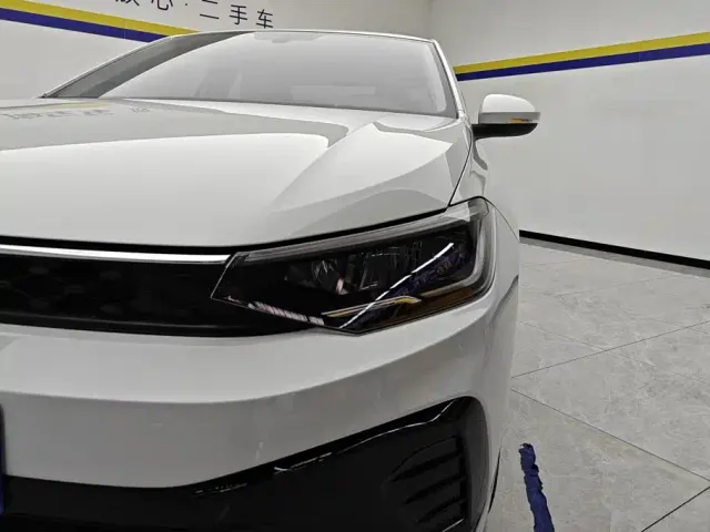 Volkswagen Lavida — Фото автомобиля 5