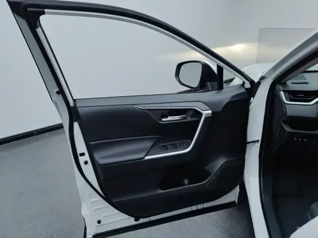 Toyota RAV4 — Фото автомобиля 7