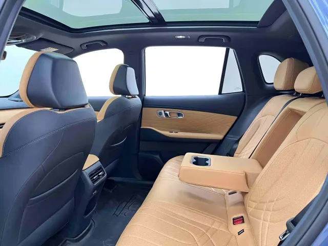 Geely Galaxy Starship 7 EM-i — Фото автомобиля 14