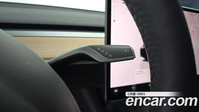 Tesla Model 3 — Фото автомобиля 9