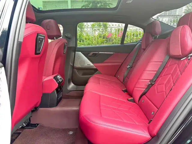 BMW 5 Series — Фото автомобиля 6