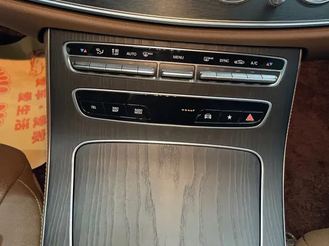 Mercedes-Benz E-Class — Фото автомобиля 15