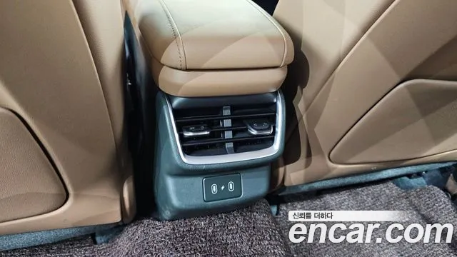 Hyundai Grandeur Grandeur (GN7) 2.5 Бензин 2WD — Фото автомобиля 30