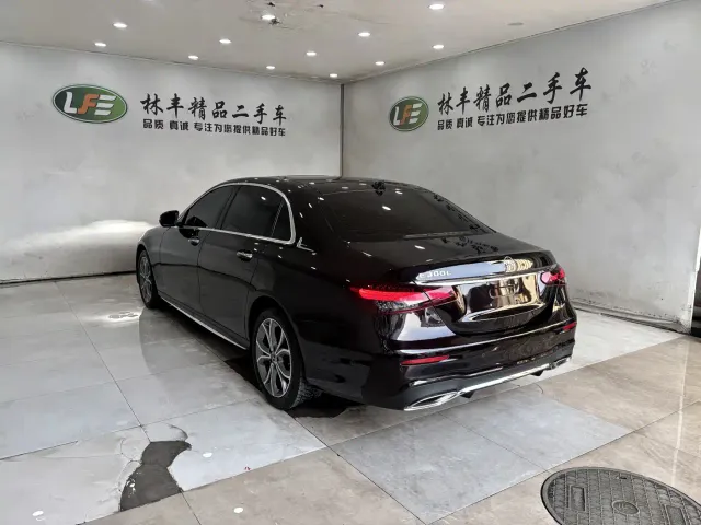 Mercedes-Benz E-Class — Фото автомобиля 5