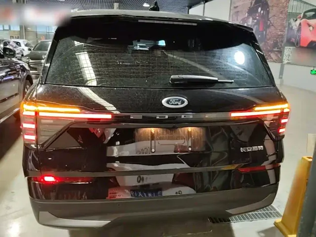 Ford Edge — Фото автомобиля 5
