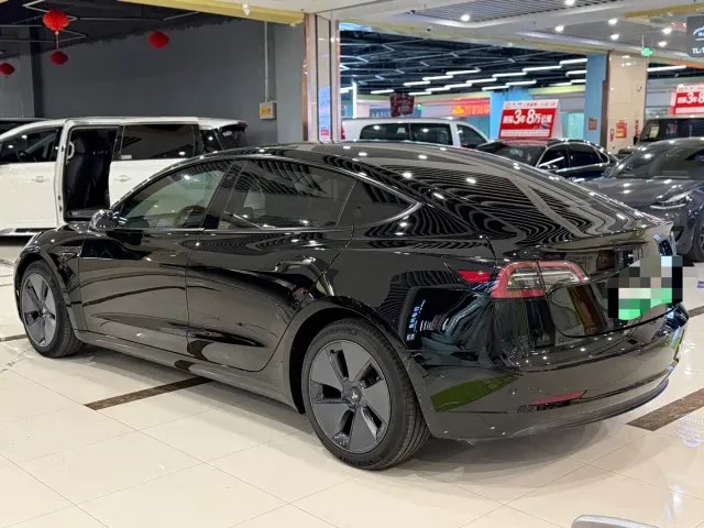 Tesla Model 3 — Фото автомобиля 9