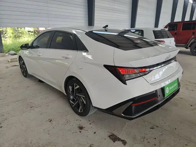 Hyundai Elantra — Фото автомобиля 4