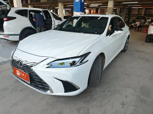 Фотография автомобиля — Lexus ES