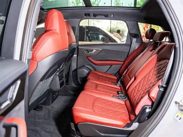 Audi SQ7 — Фото автомобиля 11