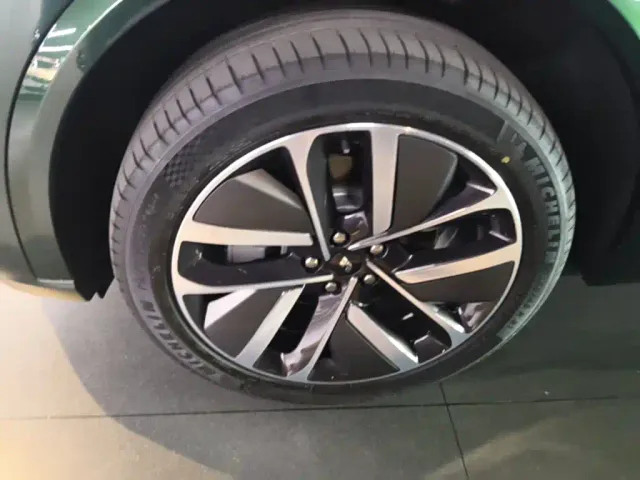 Li Auto L9 — Фото автомобиля 22