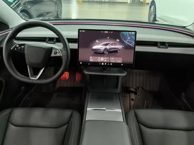 Tesla Model 3 — Фото автомобиля 12