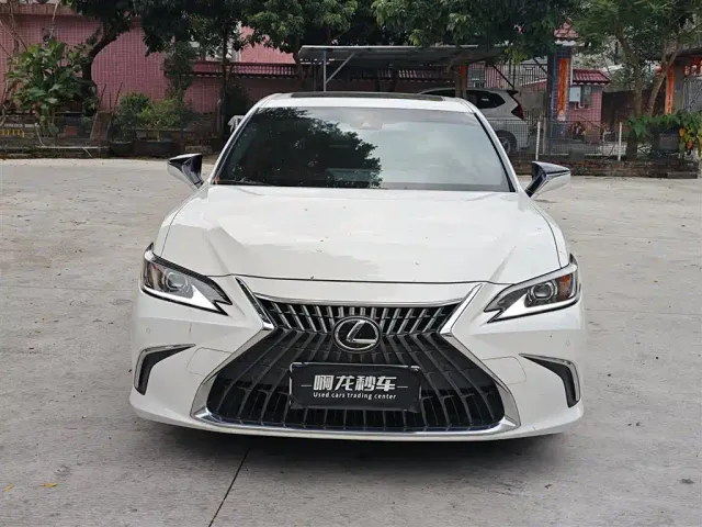 Lexus ES — Фото автомобиля 2