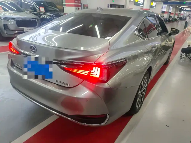 Lexus ES — Фото автомобиля 5