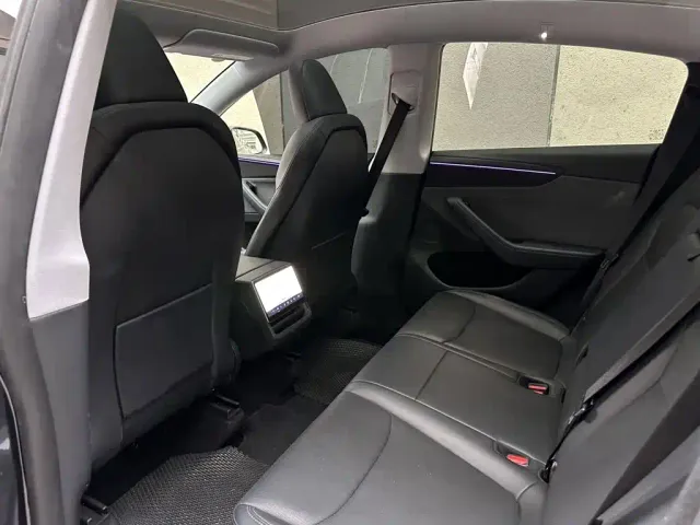 Tesla Model Y — Фото автомобиля 12