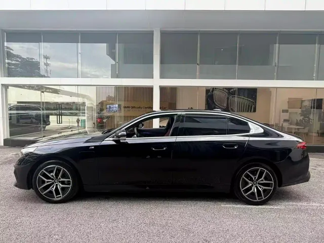 BMW i5 — Фото автомобиля 3