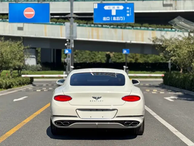 Bentley Continental — Фото автомобиля 8