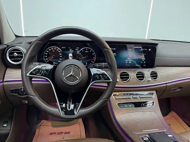Mercedes-Benz E-Class — Фото автомобиля 25