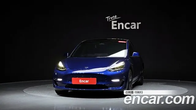 Tesla Model 3 — Фото автомобиля 3
