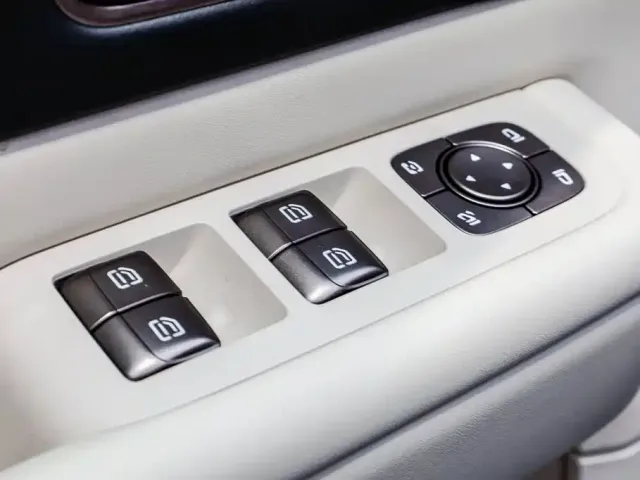 Li Auto MEGA — Фото автомобиля 15