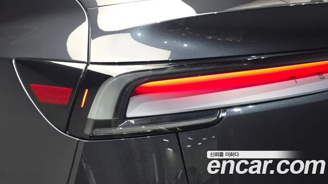 Tesla Model Y — Фото автомобиля 7