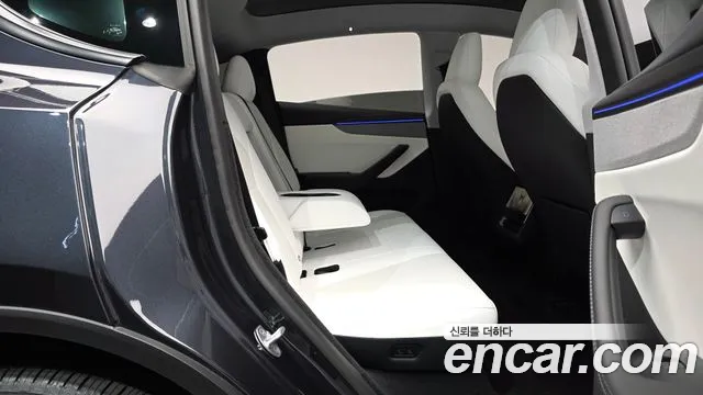 Tesla Model Y — Фото автомобиля 11