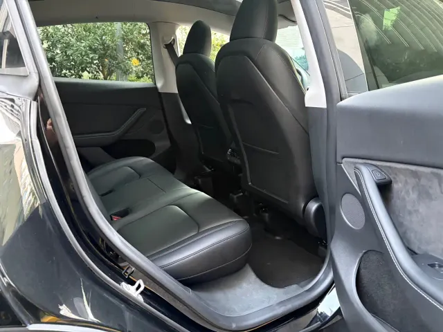 Tesla Model Y — Фото автомобиля 15