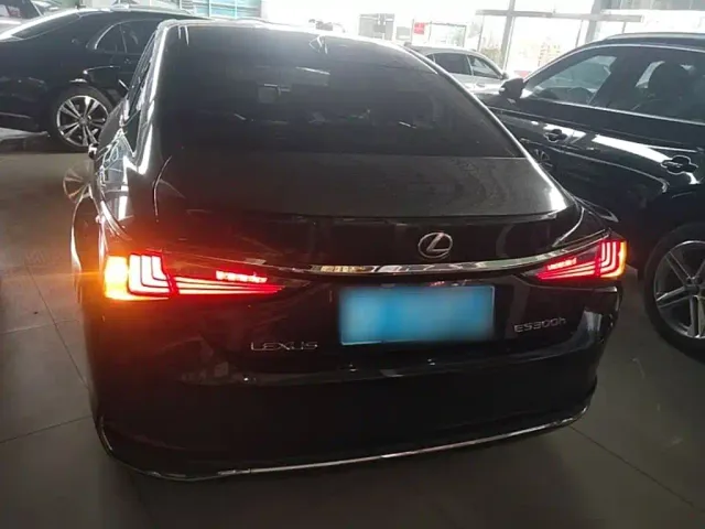 Lexus ES — Фото автомобиля 5
