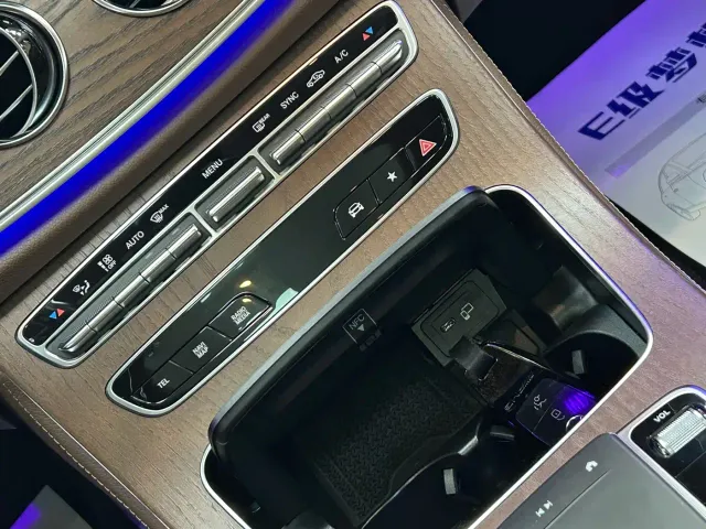 Mercedes-Benz E-Class — Фото автомобиля 17
