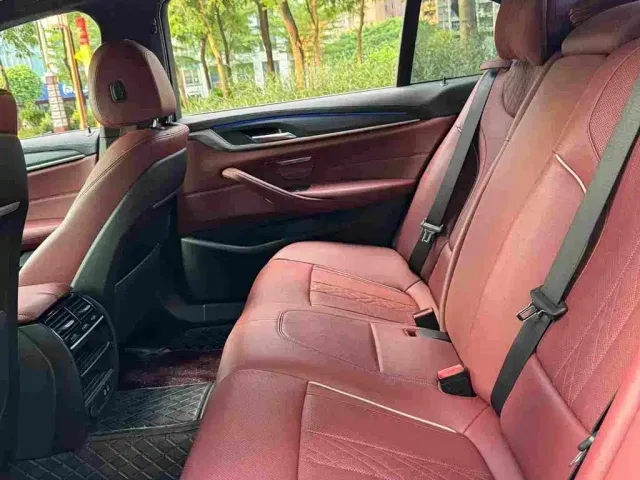 BMW 5 Series — Фото автомобиля 10