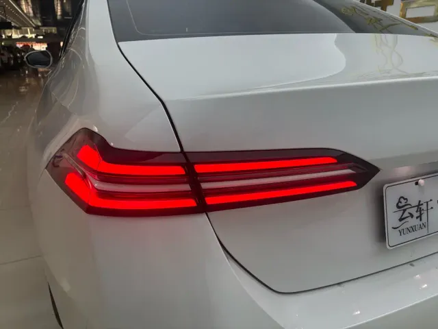 BMW 5 Series — Фото автомобиля 11