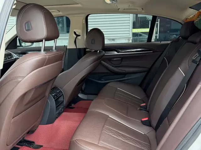 BMW 5 Series — Фото автомобиля 5
