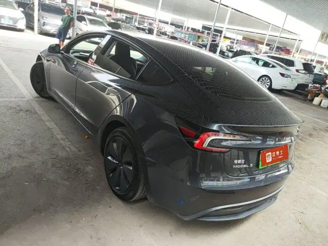 Tesla Model 3 — Фото автомобиля 4