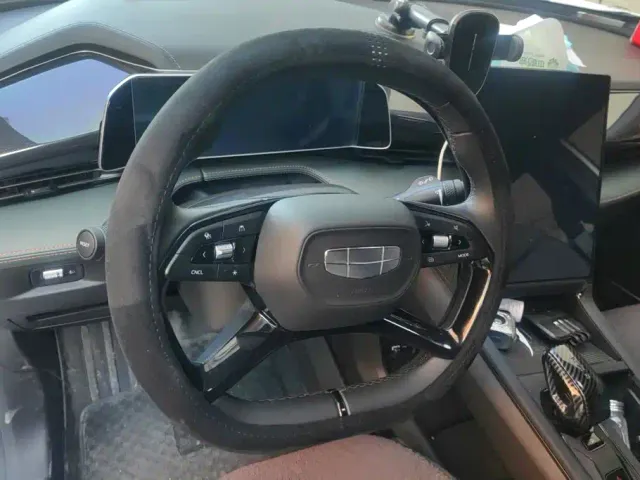 Geely Boyue — Фото автомобиля 15