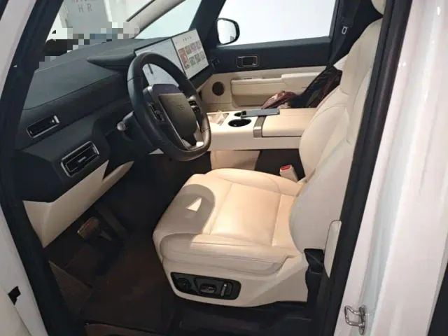Li Auto MEGA — Фото автомобиля 14
