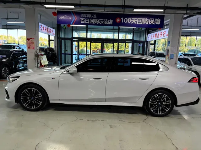 BMW 5 Series — Фото автомобиля 4
