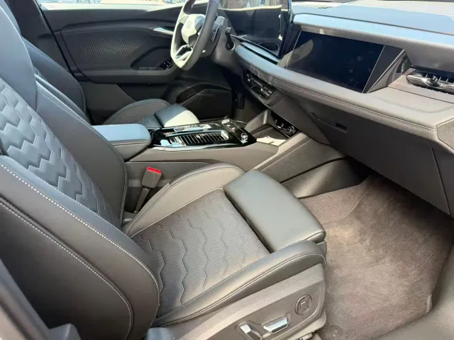 Audi Q6L e-tron — Фото автомобиля 6