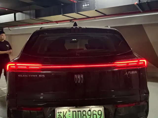 Buick E5 — Фото автомобиля 5