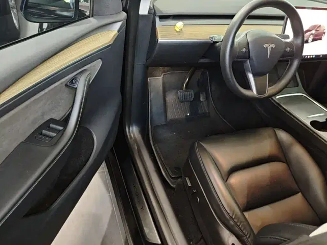 Tesla Model Y — Фото автомобиля 15