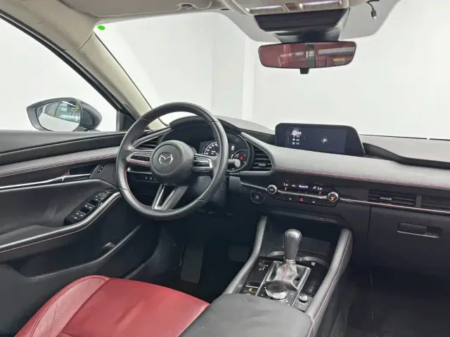 Mazda Axela — Фото автомобиля 21
