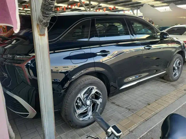 Hongqi HS3 — Фото автомобиля 3