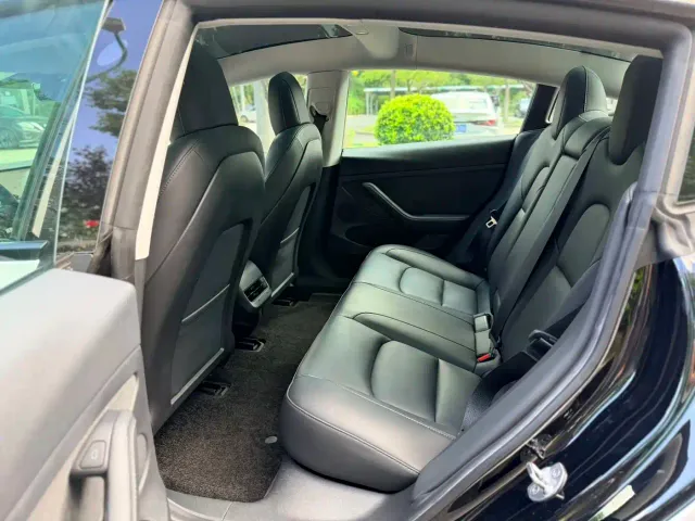 Tesla Model 3 — Фото автомобиля 11