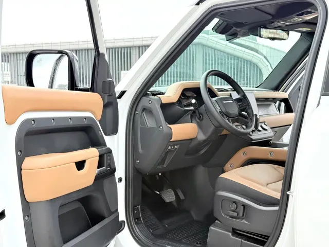 Land Rover Defender — Фото автомобиля 4
