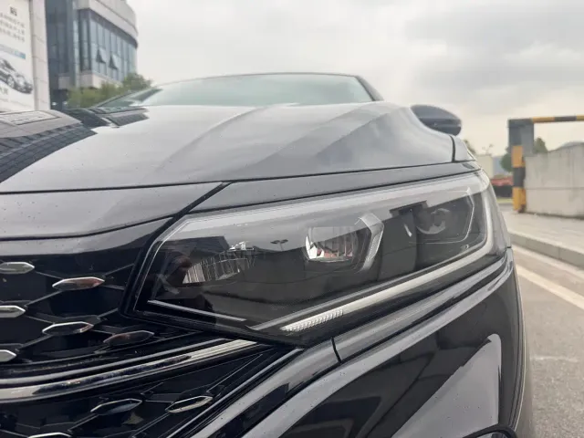 Volkswagen Passat — Фото автомобиля 2