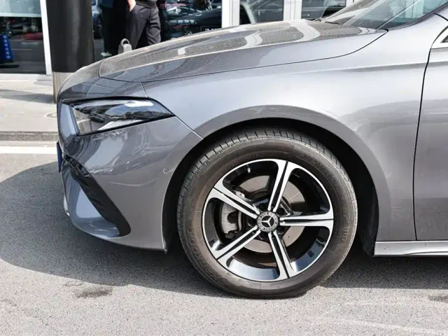 Mercedes-Benz Mercedes-Benz A-Class 2023 A 200 L Fashion — Фото автомобиля 4