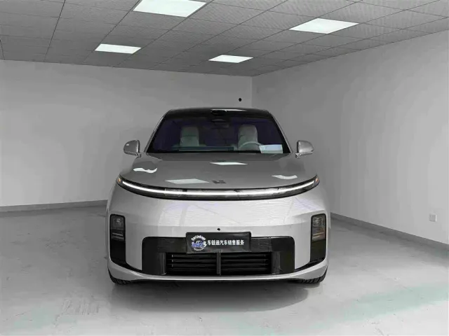 Li Auto L8 — Фото автомобиля 2