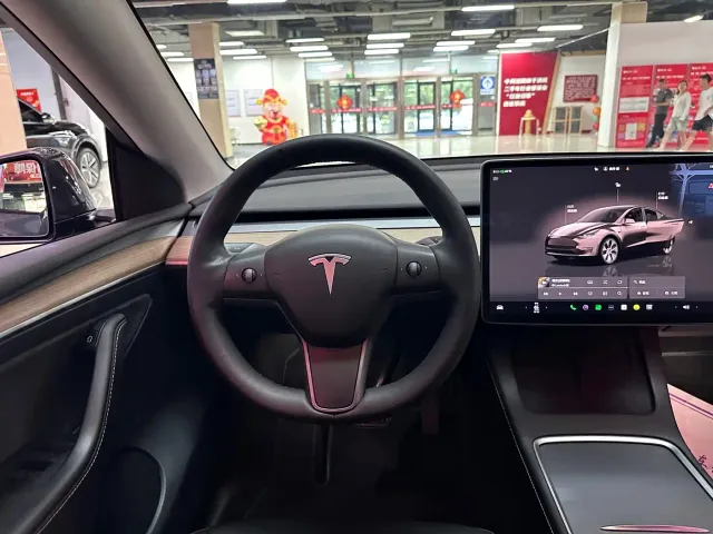 Tesla Model Y — Фото автомобиля 16