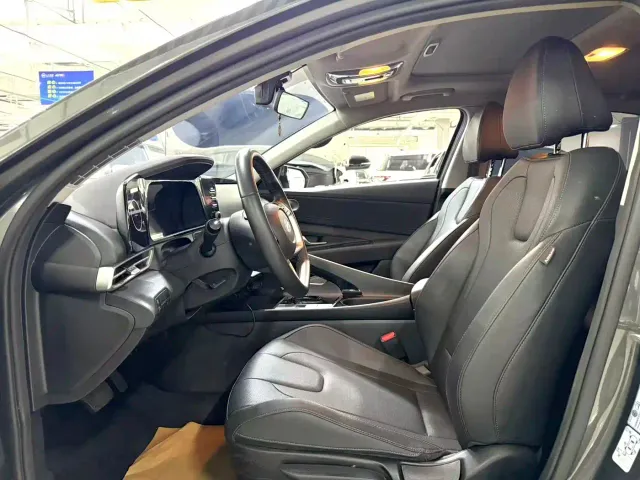 Hyundai Elantra — Фото автомобиля 4